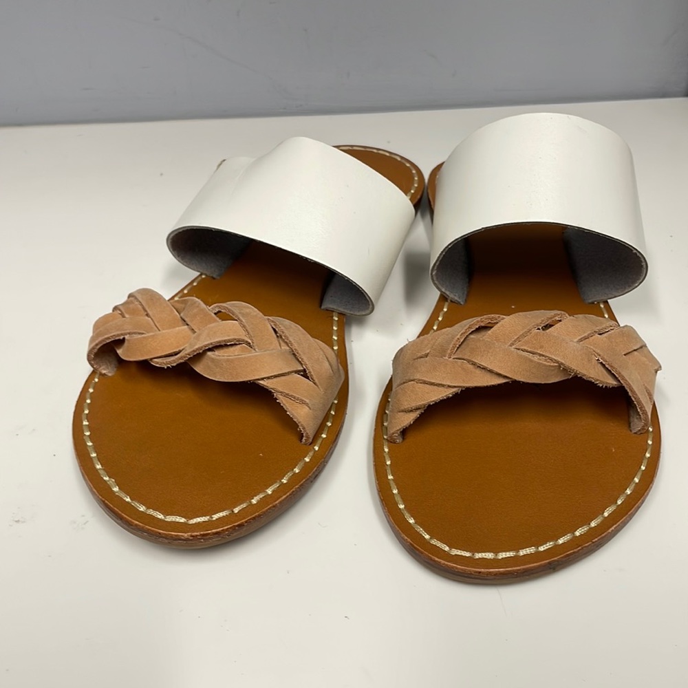 SOLUDOS.   NEW!!!  Woman’s leather sandals size 6.